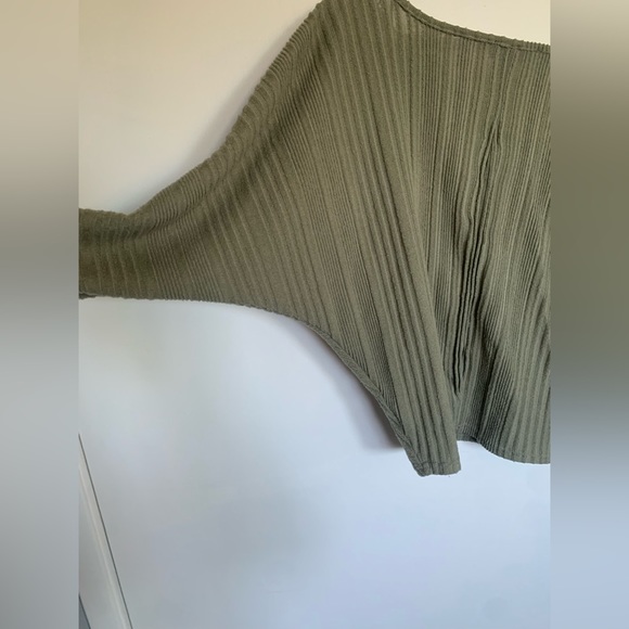 Sz M BUNDLE. Sweaters, cardigan. Hunter green, and maroon colours. - Picture 2 of 10